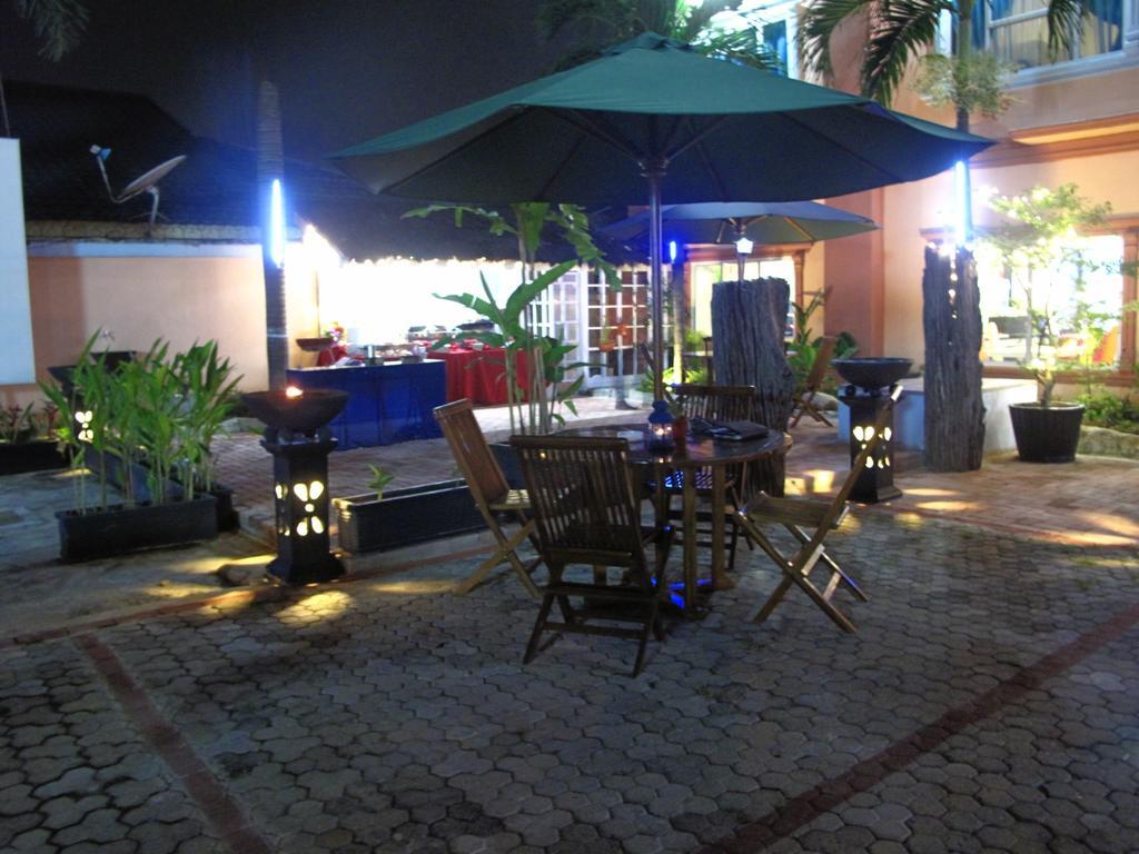 Gaja Hotel Pekanbaru Zewnętrze zdjęcie